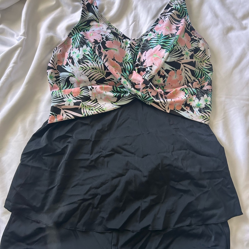 Floral Twist Front Black Tankini Top